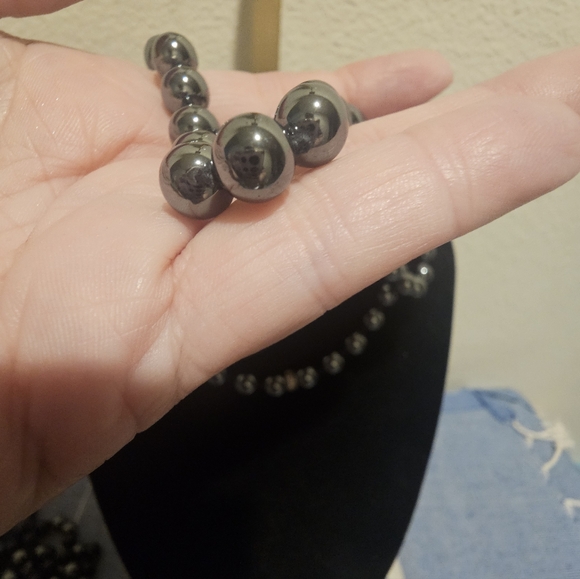 Hematite Beaded Stone Nevklace EUC - Picture 5 of 5